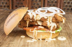 Llega la más crujiente de las hamburguesas de pollo: La Crunchy - Gastronomía y Moda