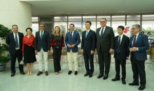 La Junta de Andalucía consigue un vuelo directo a Andalucía en 2025 con Air China - Gastronomía y Moda