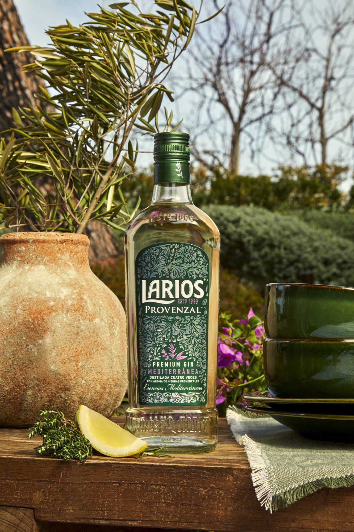 Larios Provenzal: la nueva ginebra con esencias herbales mediterráneas - Gastronomía y Moda