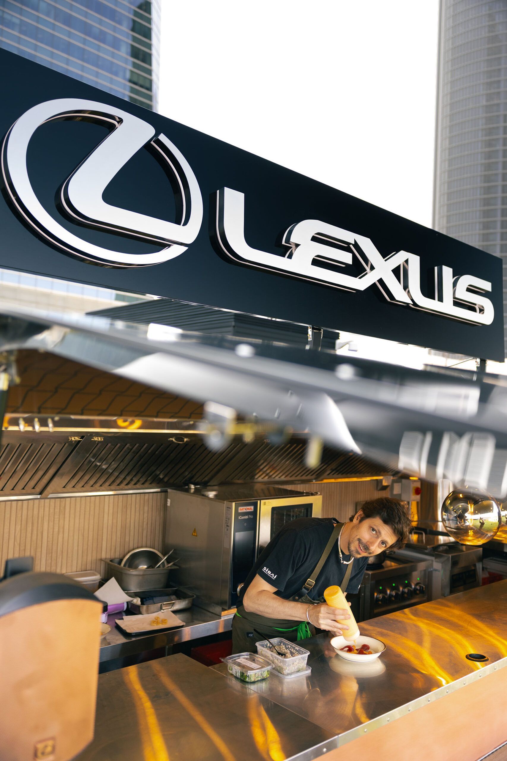 Lexus se implica en la alta gastronomía con un exclusivo Food Truck - Gastronomía y Moda