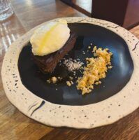 Rastrojo abre en el centro de Sevilla con una propuesta que reinterpreta la cocina tradicional - Gastronomía y Moda