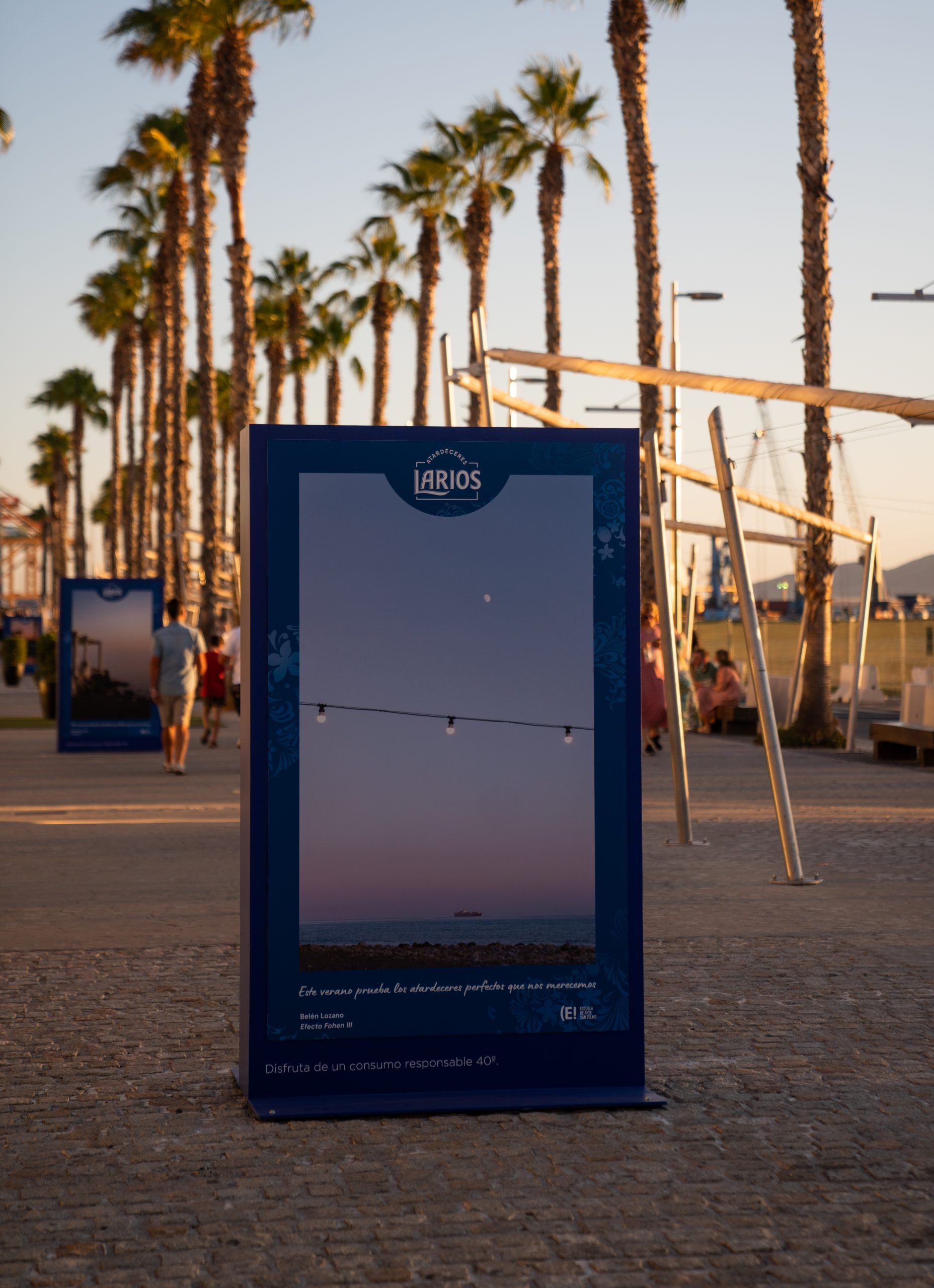 Larios continúa ofreciendo los mejores atardeceres mediterráneos en una exposición en el Muelle Uno de Málaga - Gastronomía y Moda