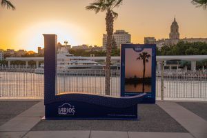 Larios continúa ofreciendo los mejores atardeceres mediterráneos en una exposición en el Muelle Uno de Málaga - Gastronomía y Moda