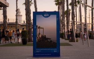 Larios continúa ofreciendo los mejores atardeceres mediterráneos en una exposición en el Muelle Uno de Málaga - Gastronomía y Moda