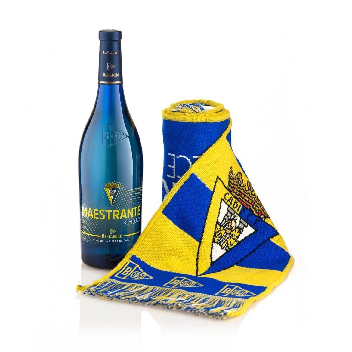 Más azul que nunca, así es la nueva botella de ‘Maestrante Cadista’ - Gastronomía y Moda
