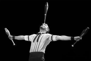 Emilio Salinas llena de magia la Navidad en Madrid con el espectacular vestuario del Circo Price - Gastronomía y Moda