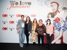 Apoteósica vuelta a la pasarela de la moda flamenca de la mano de We Love Flamenco. Mercedes Dobenal: ‘Mantonera’. Foto: Aníbal González© - Gastronomía y Moda