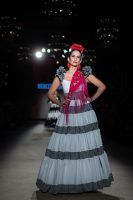 Apoteósica vuelta a la pasarela de la moda flamenca de la mano de We Love Flamenco. Mercedes Dobenal: ‘Mantonera’. Foto: Aníbal González© - Gastronomía y Moda