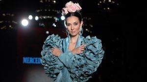 Apoteósica vuelta a la pasarela de la moda flamenca de la mano de We Love Flamenco. Mercedes Dobenal: ‘Mantonera’. Foto: Aníbal González© - Gastronomía y Moda