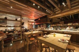 Mesas para hostelería de interior Diseño y funcionalidad para potenciar el ambiente - Gastronomía y Moda