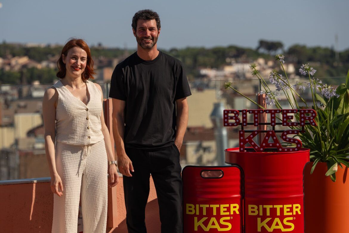 Bitter KAS reivindica los sabores sofisticados y las conexiones reales con su nueva campaña “Solo Para Adultos” - Gastronomía y Moda.