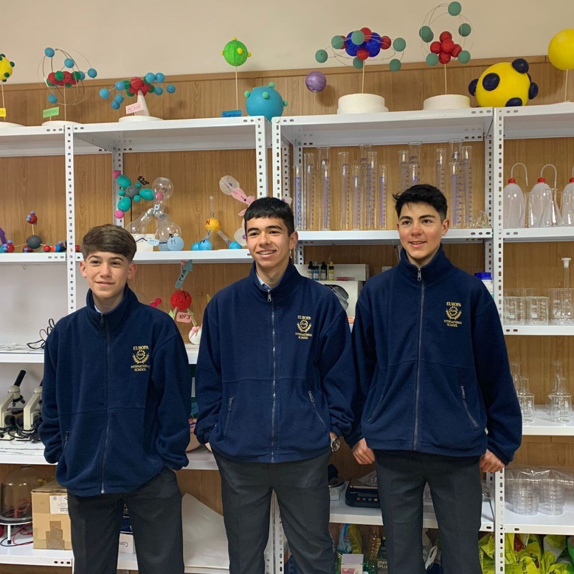 Alumnos del Colegio Internacional Europa consiguen el Oro y la Plata en las Olimpiadas Científicas Alumnos del Colegio Internacional Europa consiguen el Oro y la Plata en las Olimpiadas Científicas - Gastronomía y Moda