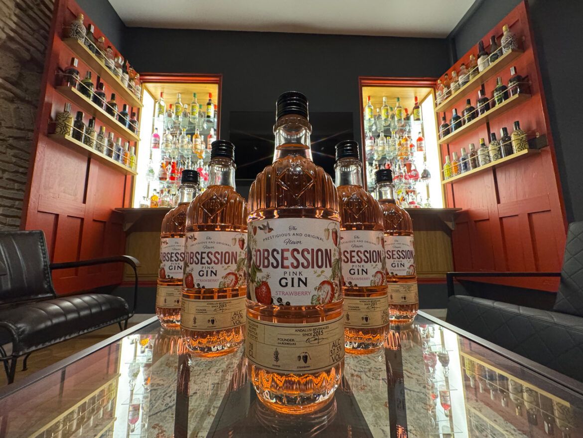 Obsession Gin Strawberry, la nueva ginebra de fresa con carácter propio - Gastronomía y Moda