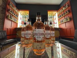 Obsession Gin Strawberry, la nueva ginebra de fresa con carácter propio - Gastronomía y Moda