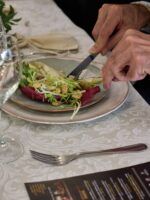 Bodegas Mezquita transforma La Última Cena en una experiencia única de gastronomía, fe y solidaridad en Córdoba - Gastronomía y Moda