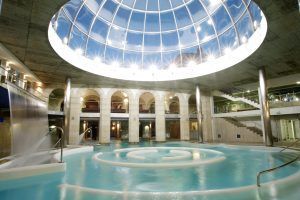Balneario de Mondariz une sus aguas mineromedicinales con la exclusividad de la seda para el Día de la Madre - Gastronomía y Moda