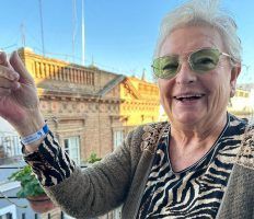 Éxito de la campaña con las pulseras del Gran Visir de la Cabalgata de Sevilla 2024 - Gastronomía y Moda