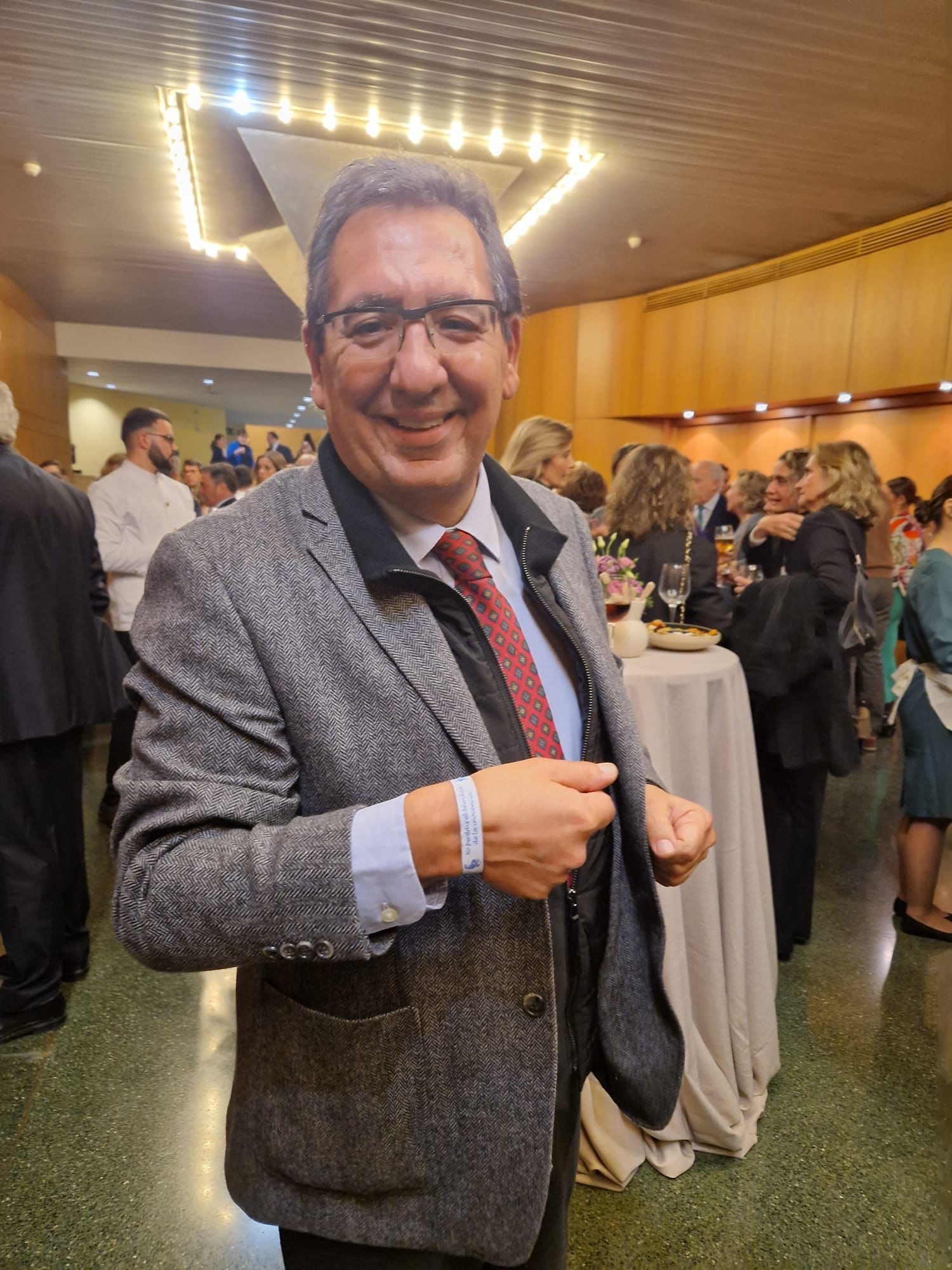 Éxito de la campaña con las pulseras del Gran Visir de la Cabalgata de Sevilla 2024 - Gastronomía y Moda