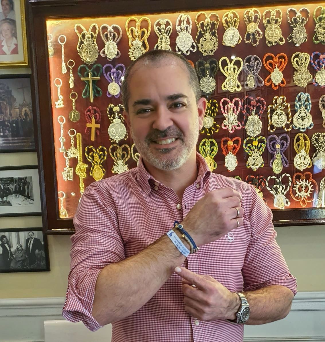 Éxito de la campaña con las pulseras del Gran Visir de la Cabalgata de Sevilla 2024 - Gastronomía y Moda
