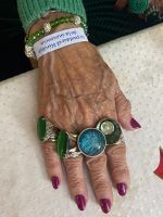 Éxito de la campaña con las pulseras del Gran Visir de la Cabalgata de Sevilla 2024 - Gastronomía y Moda