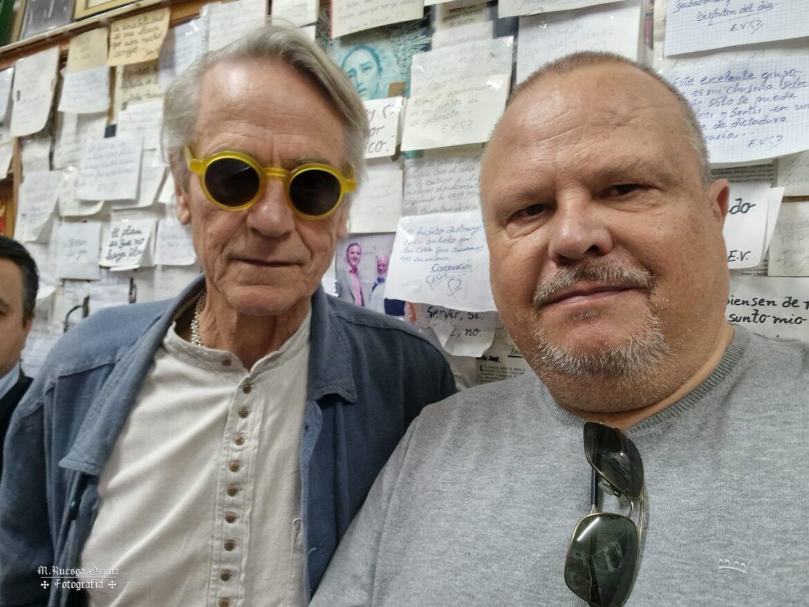 Jeremy Irons disfruta de la gastronomía de Casa Moreno - Gastronomía y Moda