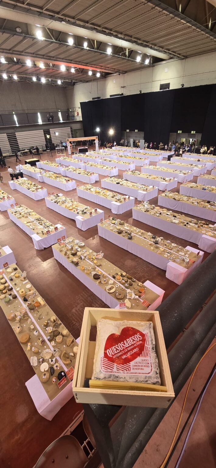 Quesos y Besos triunfa en los World Cheese Awards con dos medallas para sus referencias de coagulación láctica Quesos y Besos triunfa en los World Cheese Awards con dos medallas para sus referencias de coagulación láctica - Gastronomía y Moda