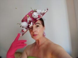 Teresa Carreira triunfa con sus sombreros con estilo y poderio - Gastronomía y Moda