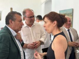 Javier Fernández reivindica el futuro de la Sierra Morena sevillana en un encuentro con vecinos y colectivos de la comarca - Gastronomía y Moda