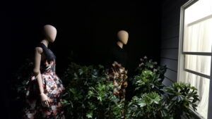 La “chica rara” de la moda española se revela en su retrospectiva: Ana Locking en la Sala Canal - Gastronomía y Moda