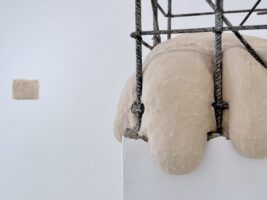Cuerpos y destinos: Rosa Aguilar y Emma Marting en Di Gallery hasta julio - Gastronomía y Moda