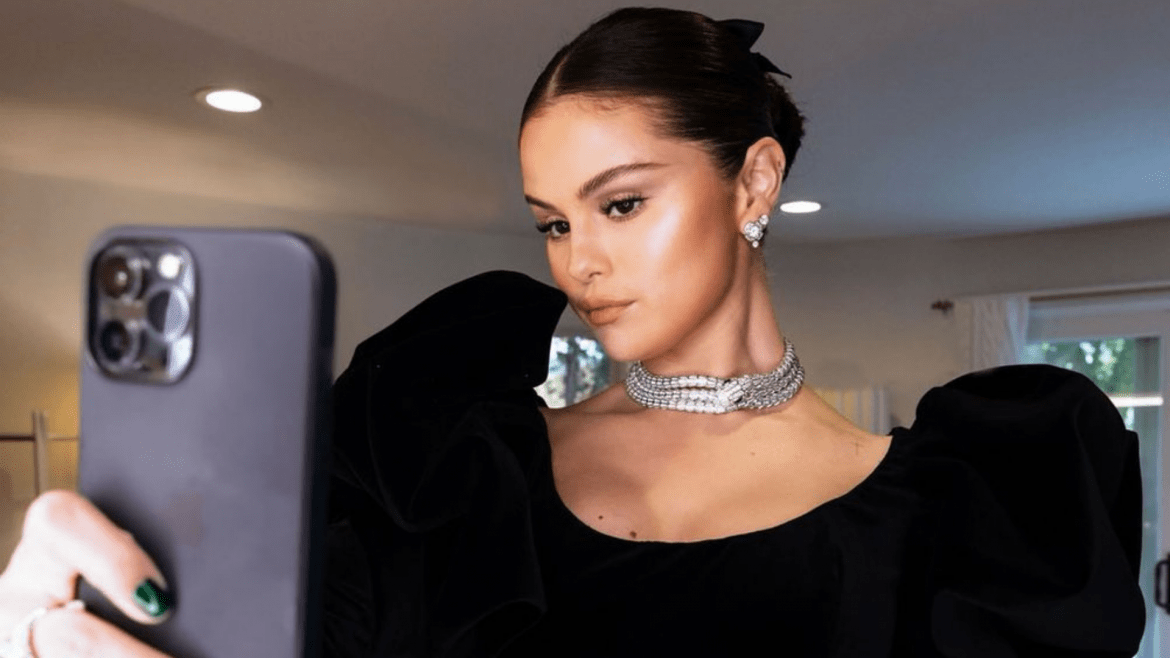 El accesorio que pone de acuerdo a Selena Gómez y Ariana Grande que ya utilizabas en los 90 - Gastronomía y Moda