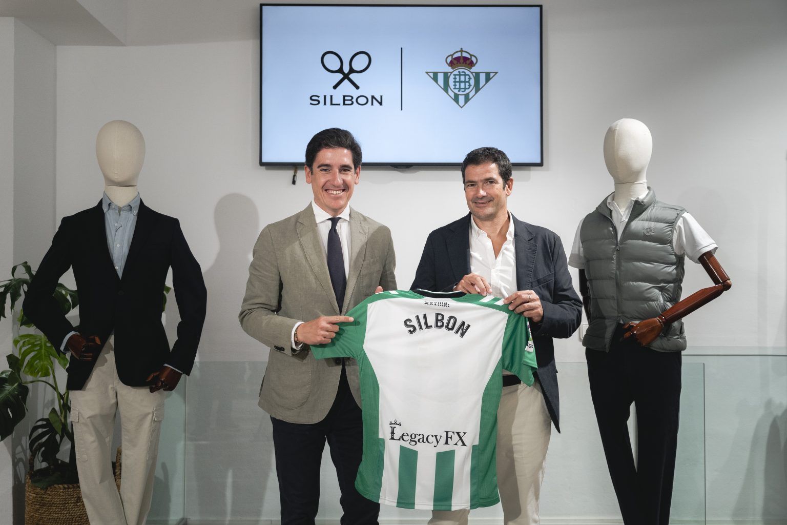 El Real Betis Balompié vestirá la marca Silbon hasta 2025 -. Gastronomía y Moda