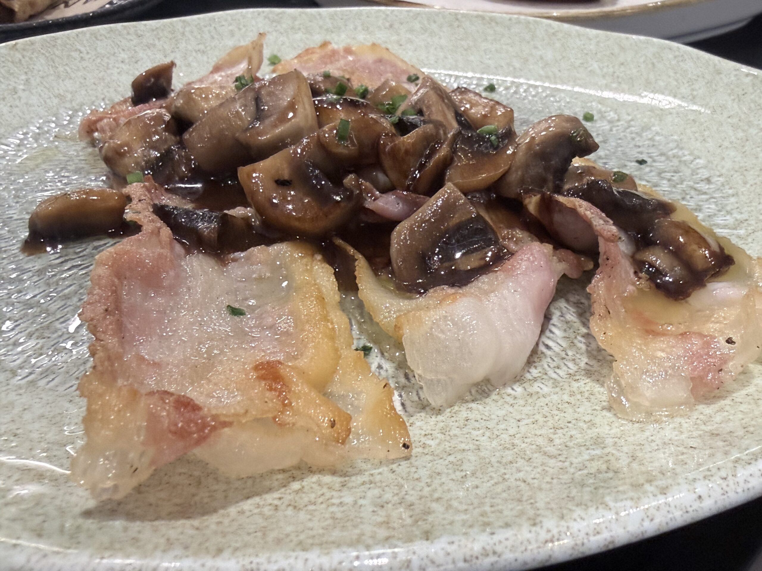 Sevilla descubre los desayunos más potentes del momento: cuchillo, tenedor y sabor sin concesiones - Gastronomía y Moda