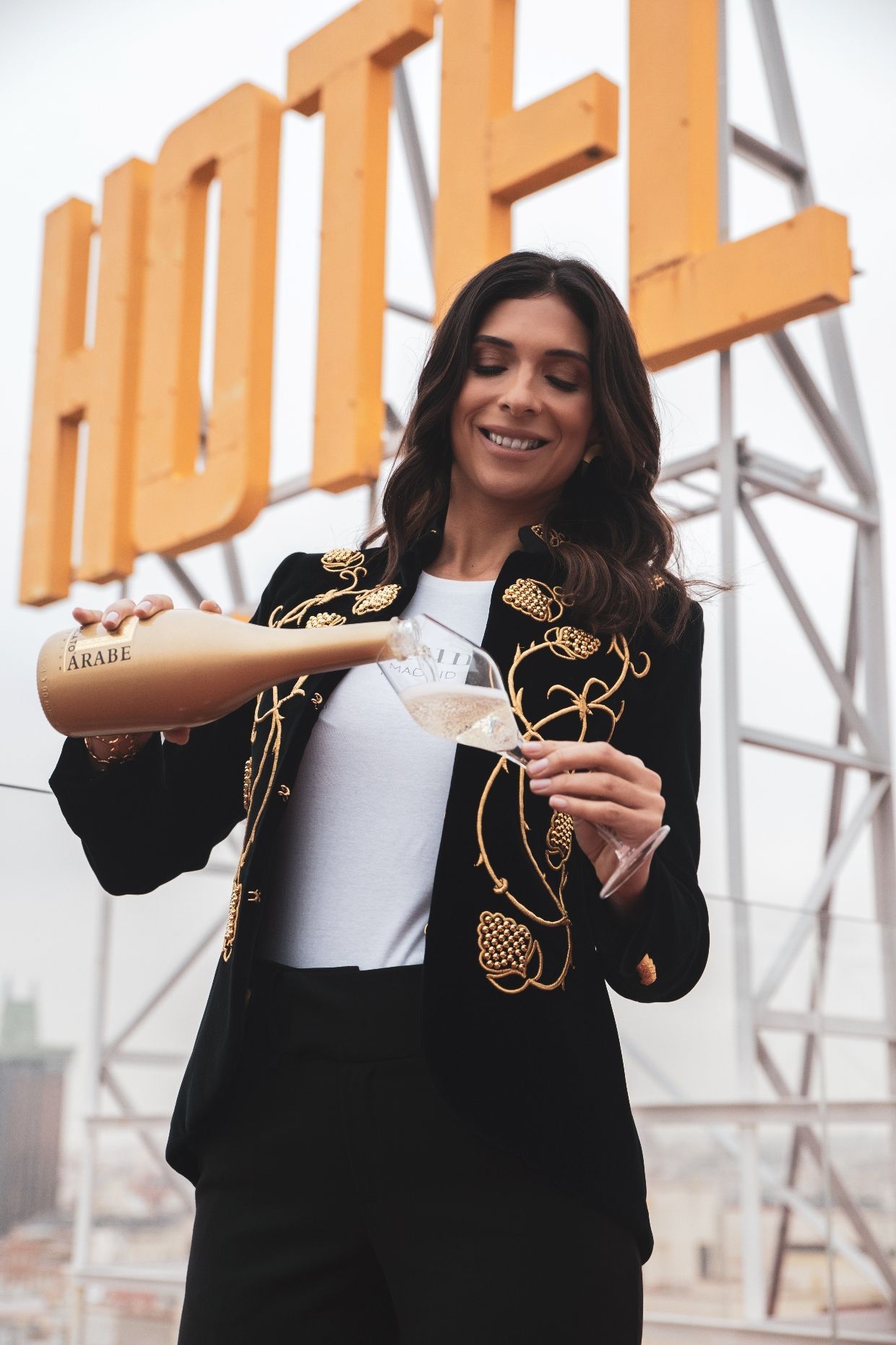 Paula Gómez, protagonista de la campaña de Navidad 2020 para diversas firmas de lujo - Gastronomía y Moda