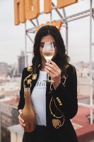 Paula Gómez, protagonista de la campaña de Navidad 2020 para diversas firmas de lujo - Gastronomía y Moda