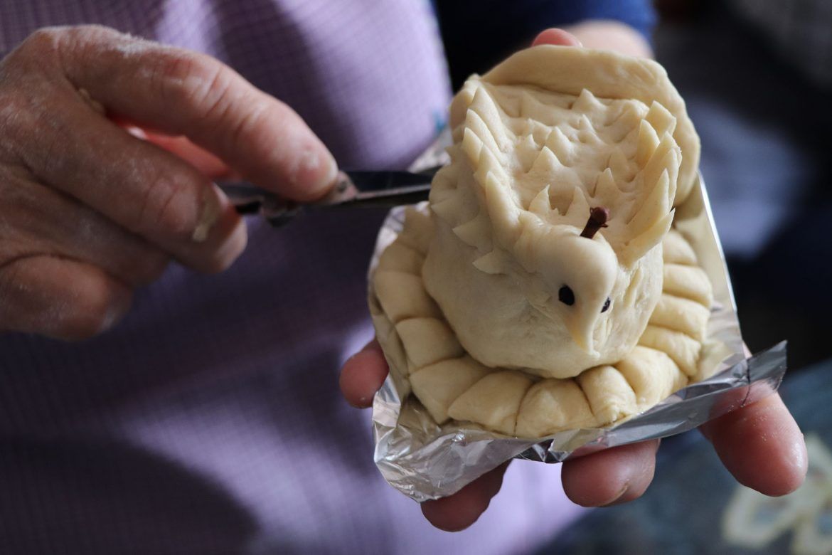 Iznájar hornea sus tradicionales “Pavitas de San Marcos” - Gastronomía y Moda