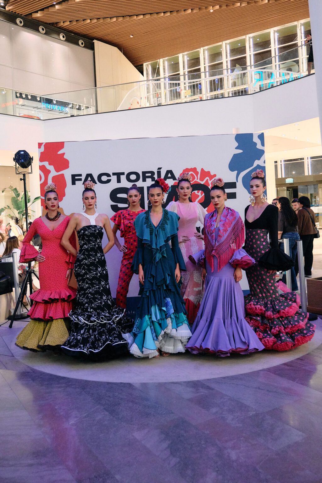 La moda flamenca de 2027 revela sus tendencias en Sevilla: así serán los trajes que marcarán la próxima temporada La moda flamenca de 2027 revela sus tendencias en Sevilla: así serán los trajes que marcarán la próxima temporada - Gastronomía y Moda
