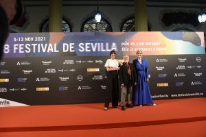 El look de inspiración sevillana de Carmen Acedo que Elia Galera ha elegido para la premiere de 'Pan de limón con semillas de amapola' - Gastronomía y Moda