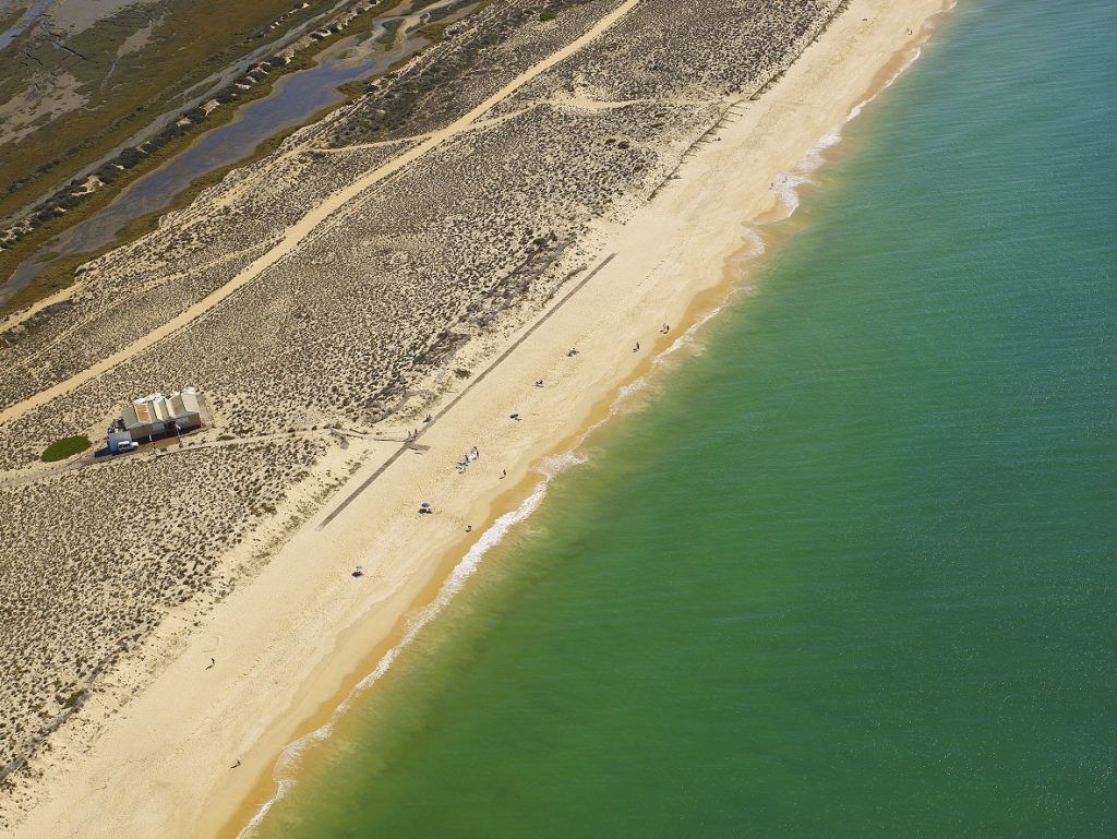 El Algarve reabre sus playas y arranca la temporada de baño - Gastronomía y Moda