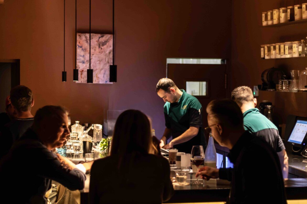 RAÍCES: el nuevo lenguaje líquido de Angelita en su décimo aniversario - Gastronomía y Moda
