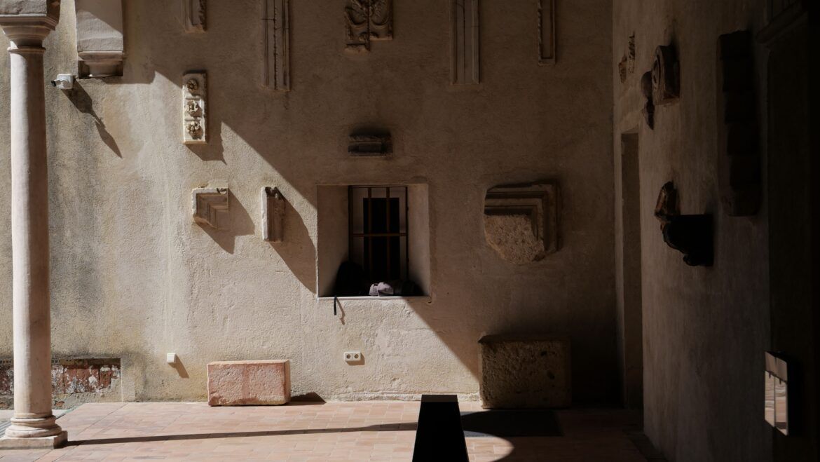 Andalucía recibe un legado histórico: más de 200 obras de José Guirao llegan al Centro Andaluz de Arte Contemporáneo Andalucía recibe un legado histórico: más de 200 obras de José Guirao llegan al Centro Andaluz de Arte Contemporáneo - Gastronomnía y Moda