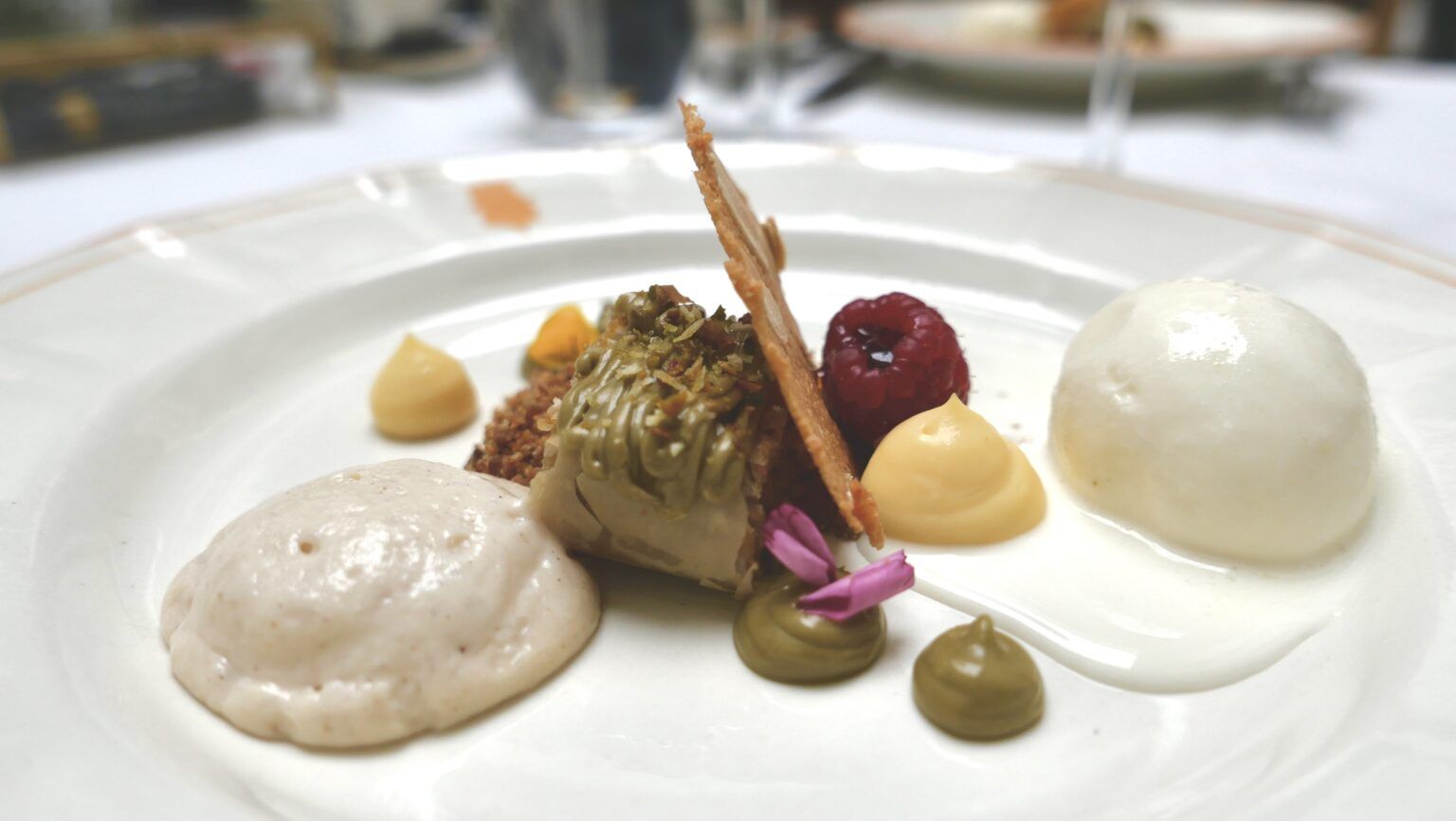 El Hotel Don Ramón de Sevilla recupera la historia con su exclusivo Bocado Imperial inspirado en Carlos V - Gastronomía y Moda