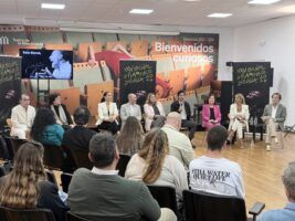 El Maestranza adelanta el latido de la Bienal: estrenos, memoria y riesgo en su gran escenario - Gastronomía y Moda