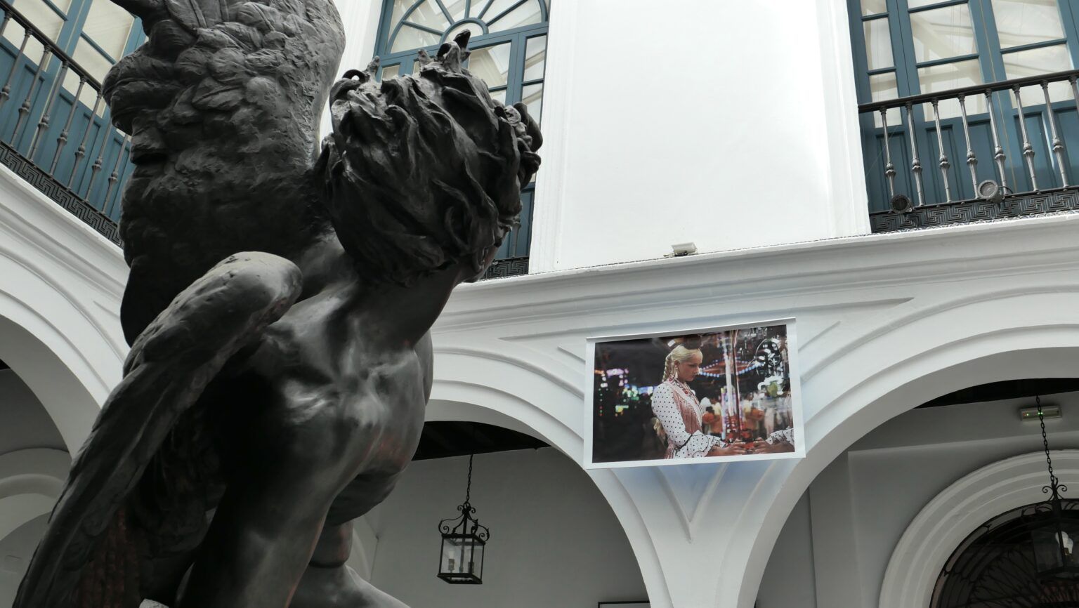 “Periferia” en Sevilla: la mirada de Julien Soulier llega a Casa Fabiola con una exposición efímera - Gastronomía y Moda