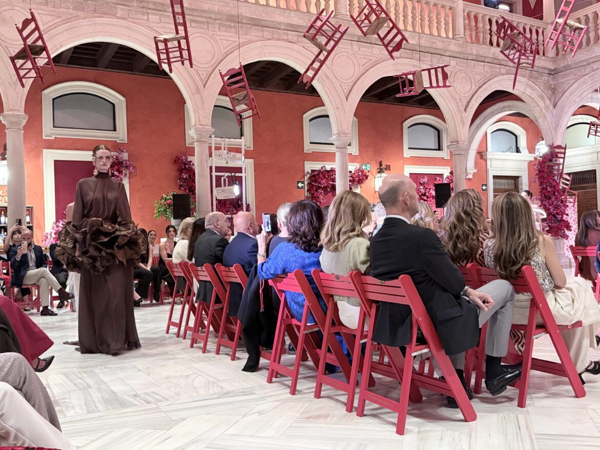 La gala más exclusiva de Sevilla reúne a Juana Martín y Roberto Diz en una noche de moda, lujo y tradición La gala más exclusiva de Sevilla reúne a Juana Martín y Roberto Diz en una noche de moda, lujo y tradición - Gastronomía y Moda