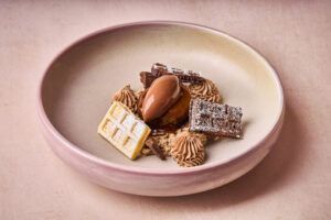 El plan más exclusivo para el Día de la Madre en Madrid está bajo una cúpula inmersiva - Gastronomía y Moda