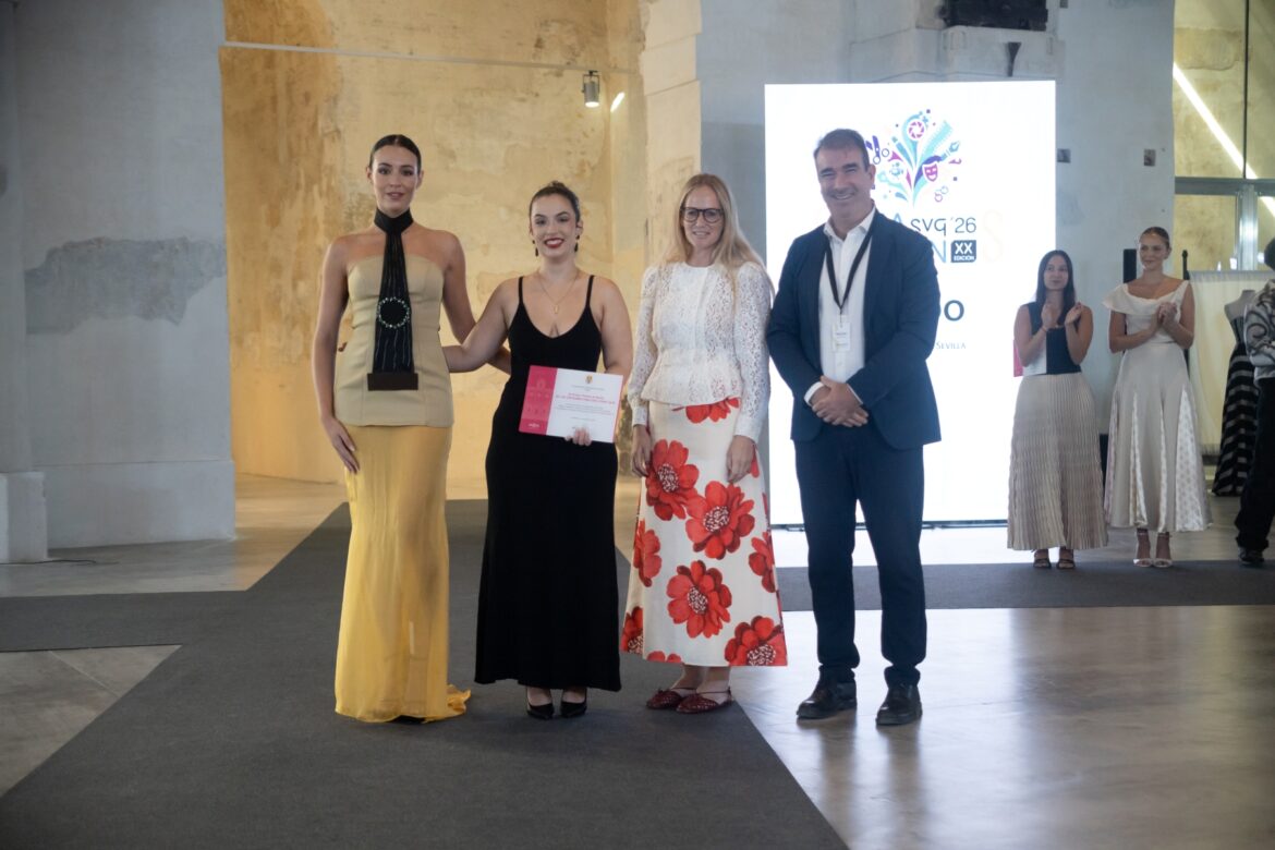 Alegría Albarrán gana el Crea SVQ Joven 2026 y triunfa en la pasarela de SIMA 41 en Sevilla Alegría Albarrán gana el Crea SVQ Joven 2026 y triunfa en la pasarela de SIMA 41 en Sevilla - Gastronomía y Moda