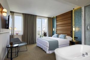 Reabre el hotel Riu Plaza España- Gastronomía y Moda