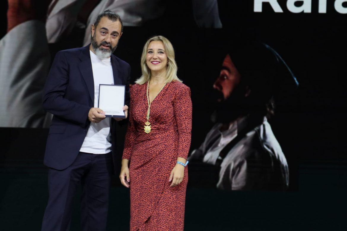 El chef Rafa Zafra recibe la máxima distinción en su localidad natal - Gastronomía y Moda