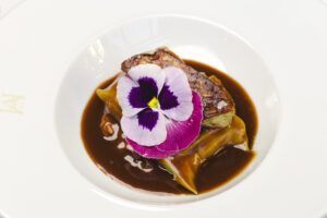 El hotel Alfonso XIII ratifica un año más su espíritu solidario con sus menús de Navidad a beneficio del Banco de Alimentos de Sevilla - Gastronomía y Moda